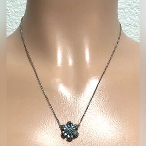 Dazzling Blue Flower Pendant Necklace